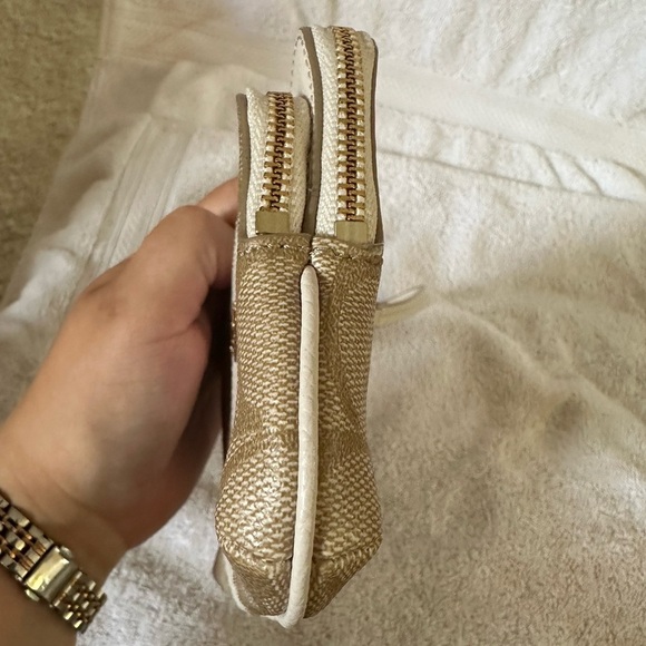 Coach Wristlet. EUC Double Zip Monogram. - Picture 4 of 7